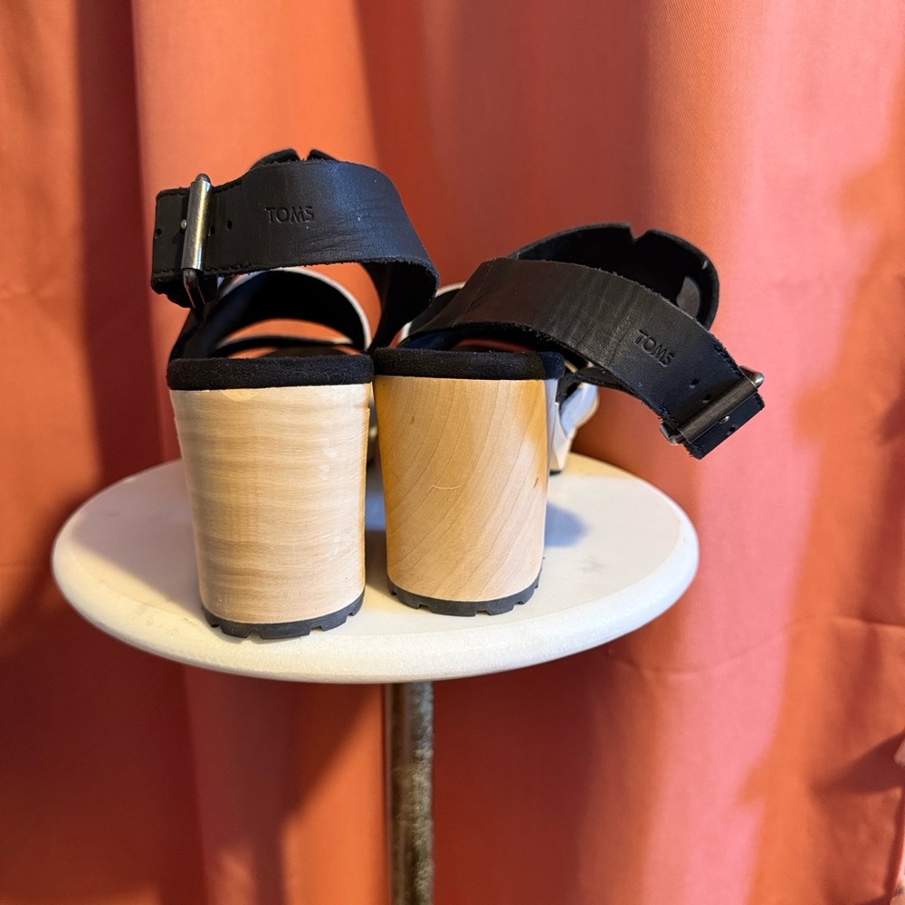 NWOT Toms Phoebe Clog Sandals Black and White Size 10 - Picture 2 of 6